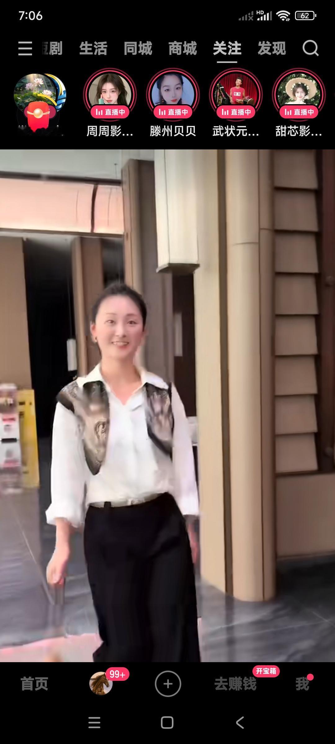 你们看陈亚楠还是挺漂亮的一个小姑娘。

脸上永远带着微笑，面对着网友，面对的世界