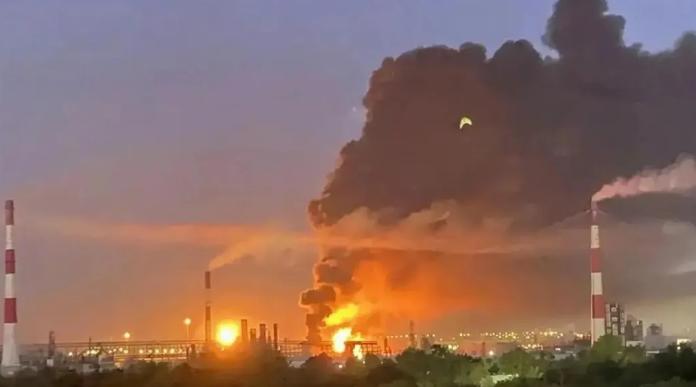 乌克兰昨天确实对俄罗斯发动了大规模空袭，主要方向就是莫斯科，目前可以确定，莫斯科