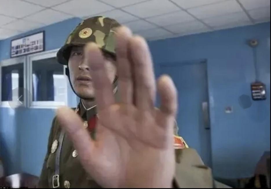 到朝鲜旅游要注意不要随便拍照，尤其是不要把镜头对准军人，想拍什么要事先征得导游的