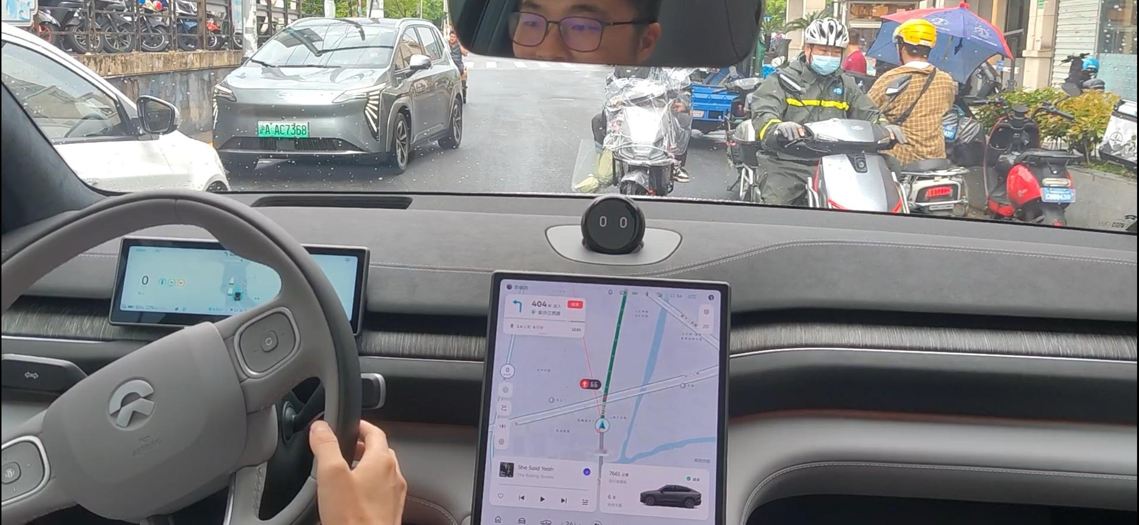 NWM，蔚来AD在进步中保持清醒上周我去试了蔚来世界模型 NWM，说实话，去试之