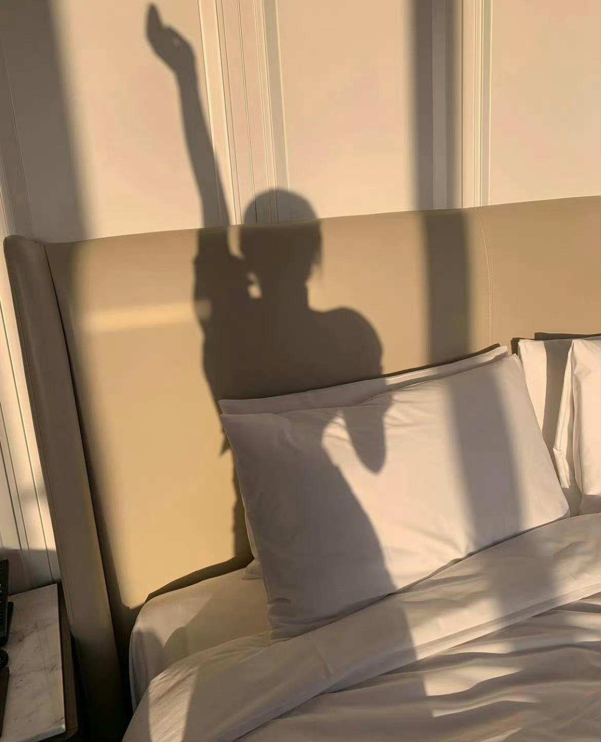 有钱人的解药是爱，普通人的解药是钱”
