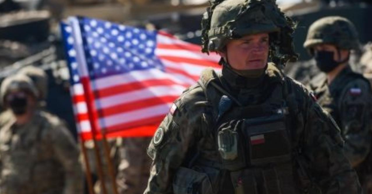 美国盯上伊朗哈尔克岛，这座石油咽喉岛藏着怎样的战略分量。

波斯湾海域的方寸岛屿