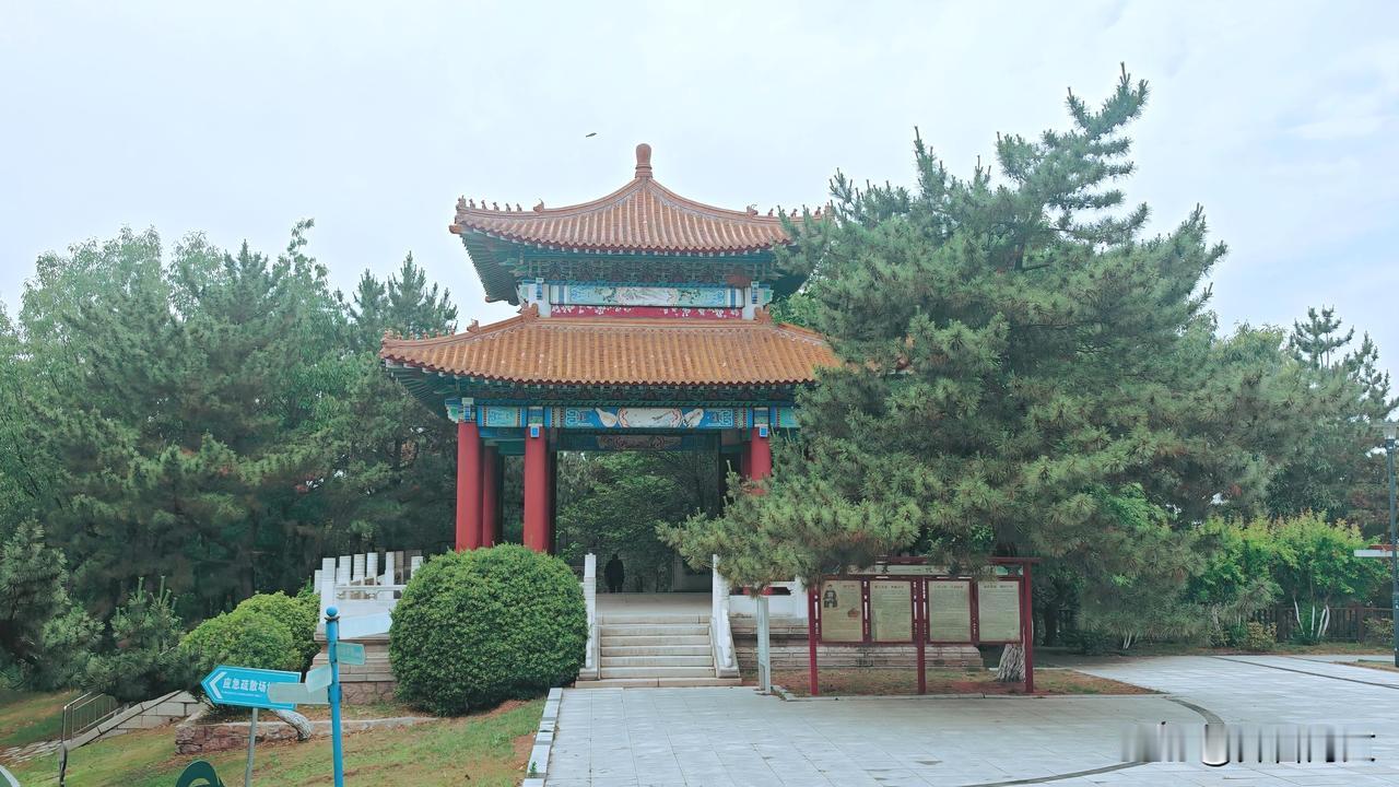 峰山森林公园半山腰上的士林亭