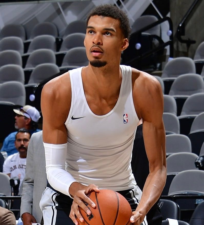 马刺方面有信心，文班亚马会在最后三场比赛里至少一场出战20分钟以上，从而满足常规