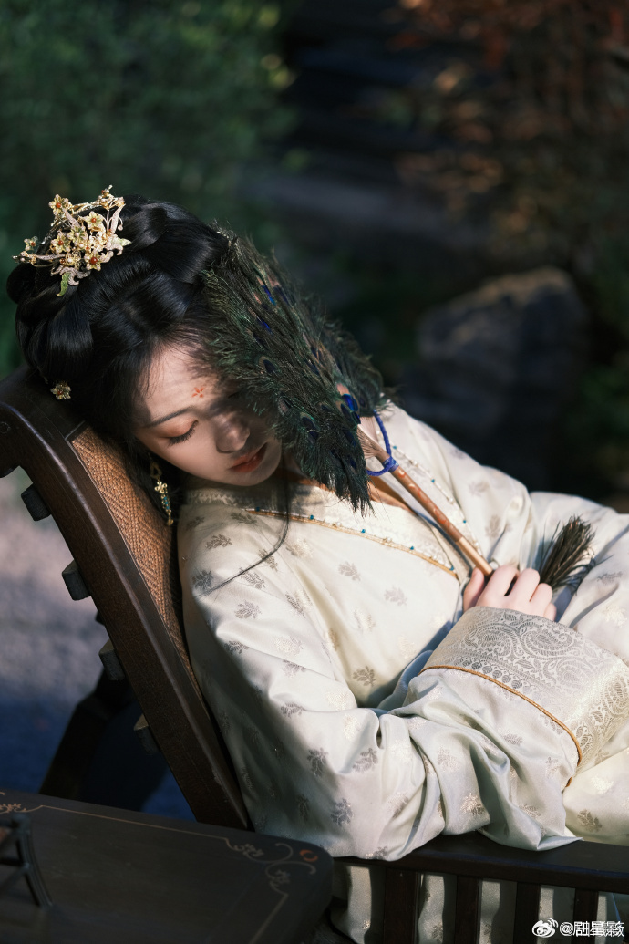 田曦薇古装睡颜田曦薇古装睡颜好乖，手执孔雀扇美人半遮面田曦薇美人半遮面 ​​​