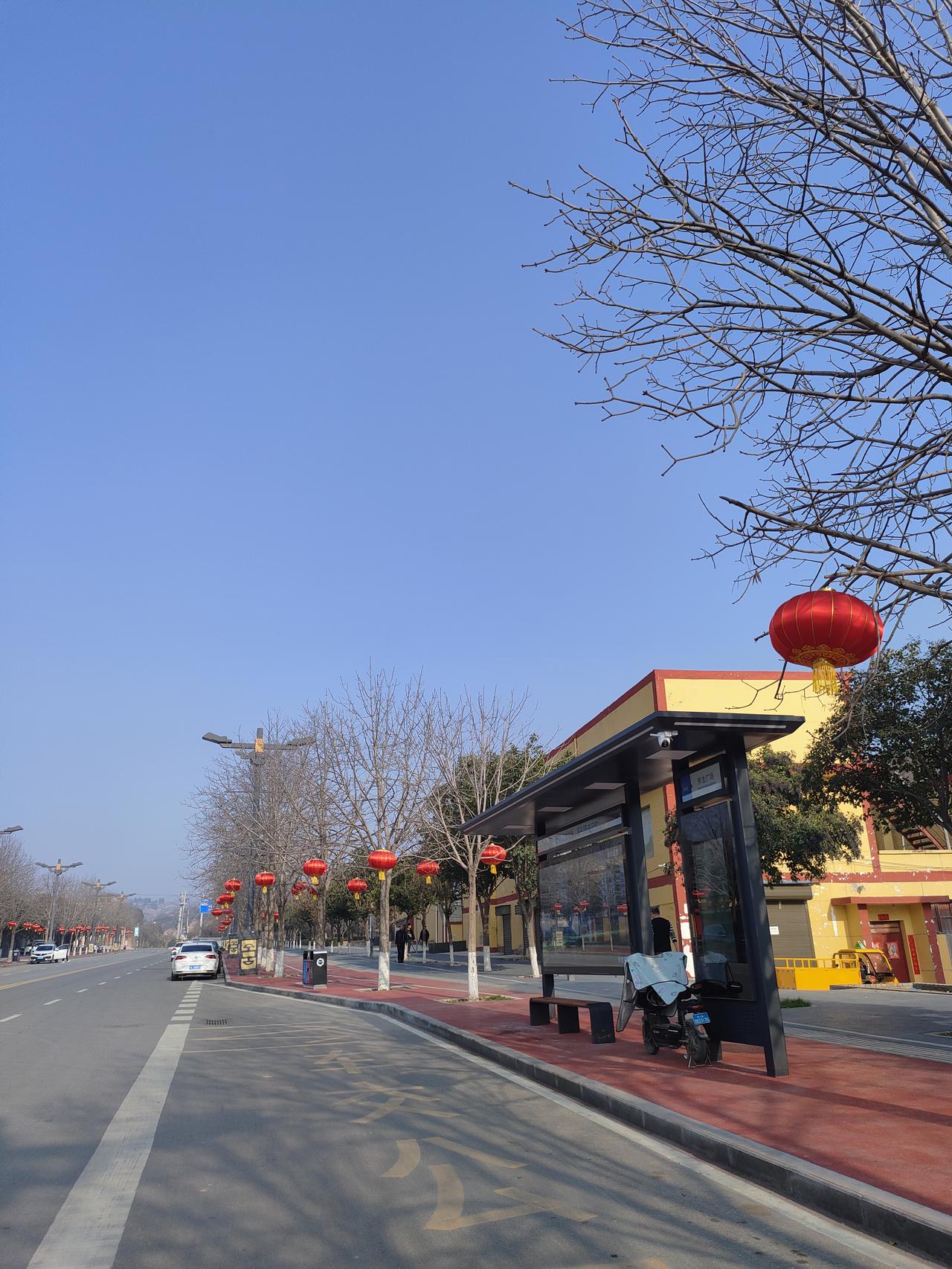 人这一辈子，谁都想顺顺当当、无忧无虑，可现实哪能事事如意？生活里的苦，就像家常便