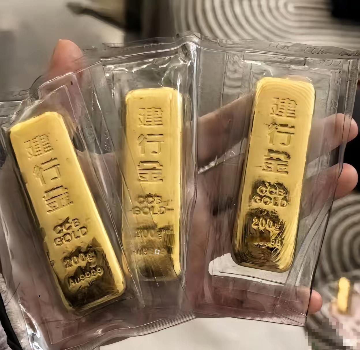 金价两天跌到958！高位冲进场的这群人，现在肠子都悔青了
9月1日一早，不少囤金