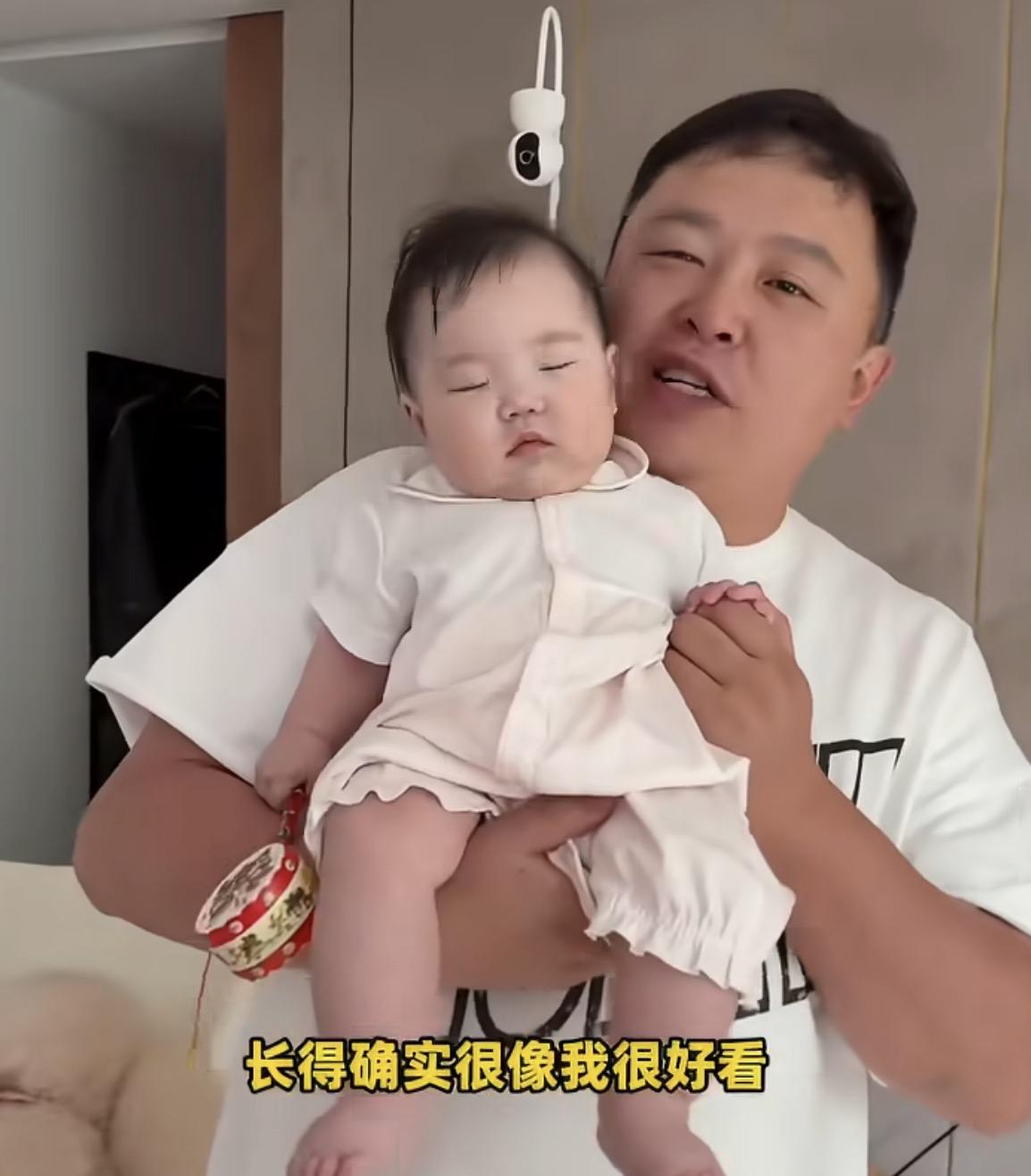 阎鹤祥的奶爸日记

真不敢相信！时间过得也太快了，阎鹤祥的小闺女都满六个月啦！