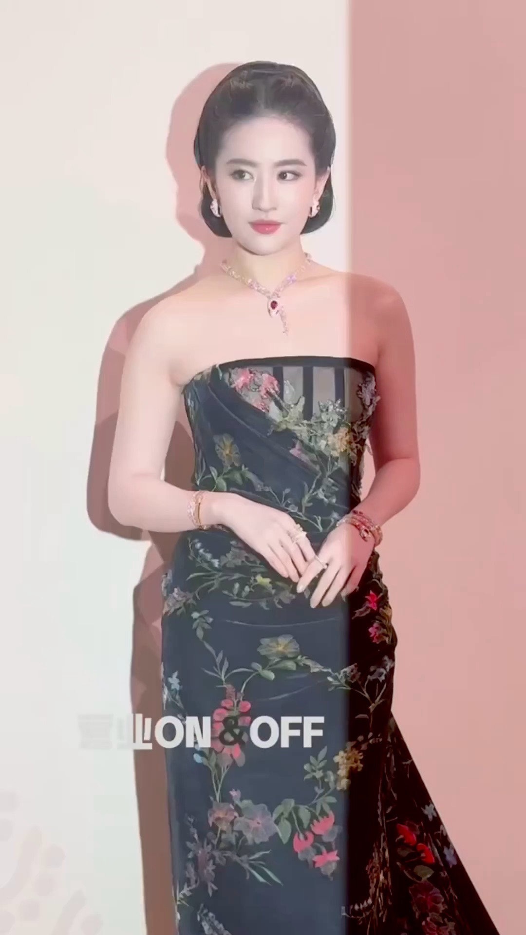 刘亦菲青蛇白蛇 怎么长得这么牛巨星气场 