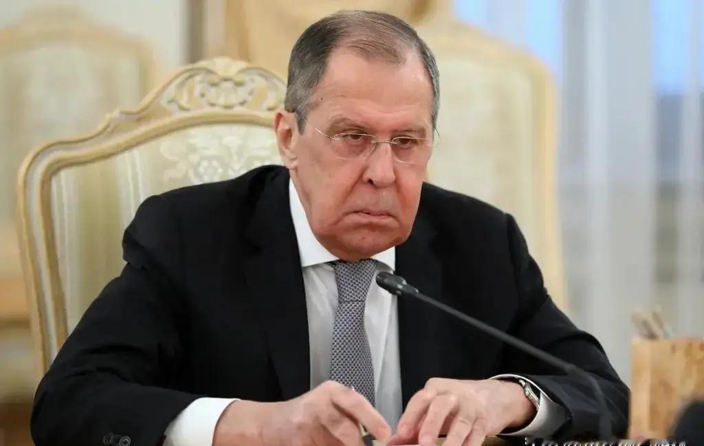 俄外长拉夫罗夫强硬警告，我分析这几点
 
1 塔斯社刚发的采访里，拉夫罗夫说欧洲