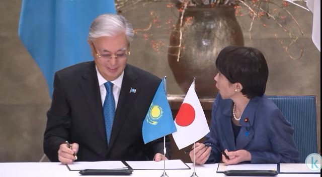 12月18日，哈萨克斯坦与日本签了14份文件，含稀土协议。

据哈通社报道，正在