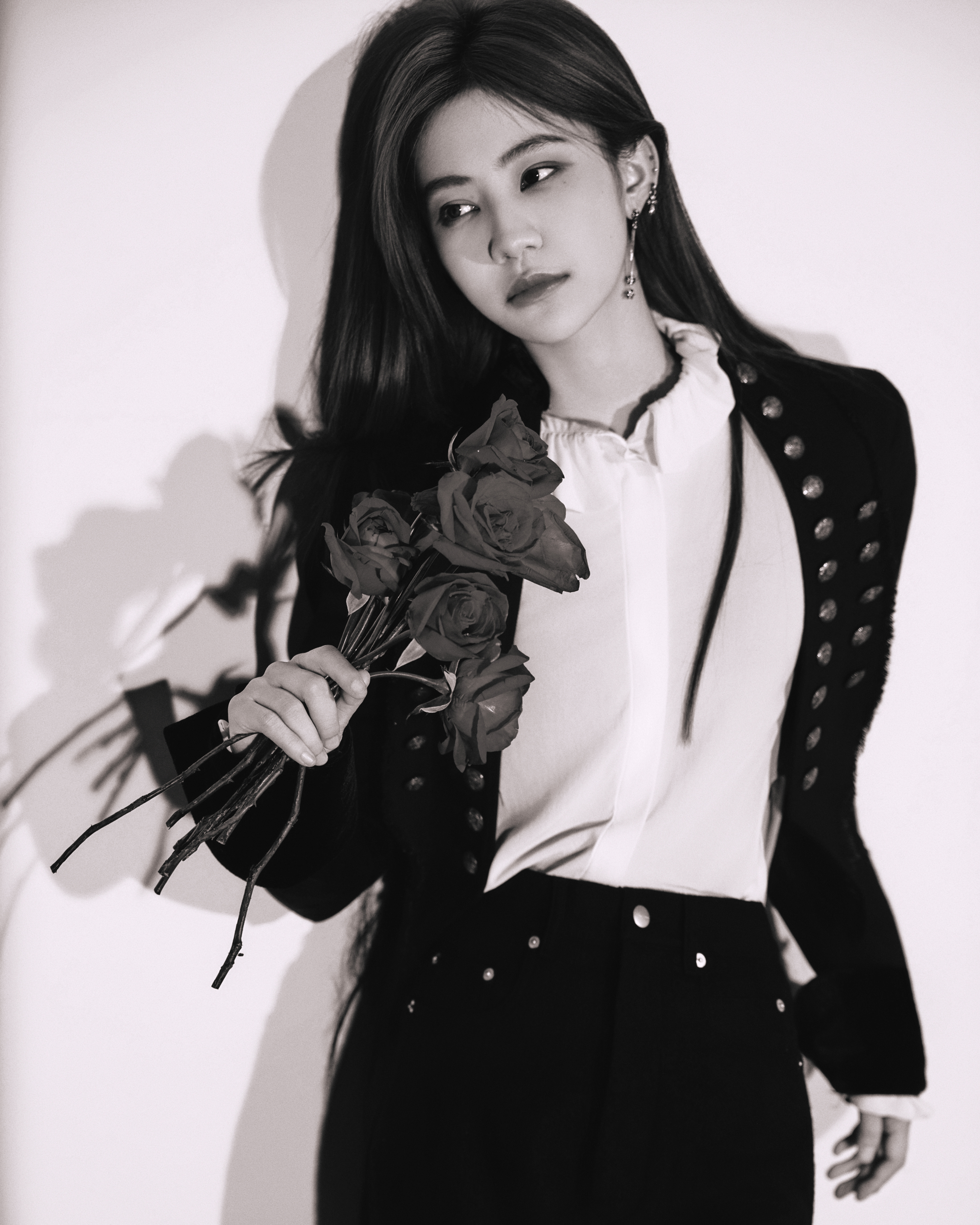 袁一琦 × QQ音乐超级巅峰之夜 今日巅峰之夜造型 Look，一琦身穿宫廷骑士风