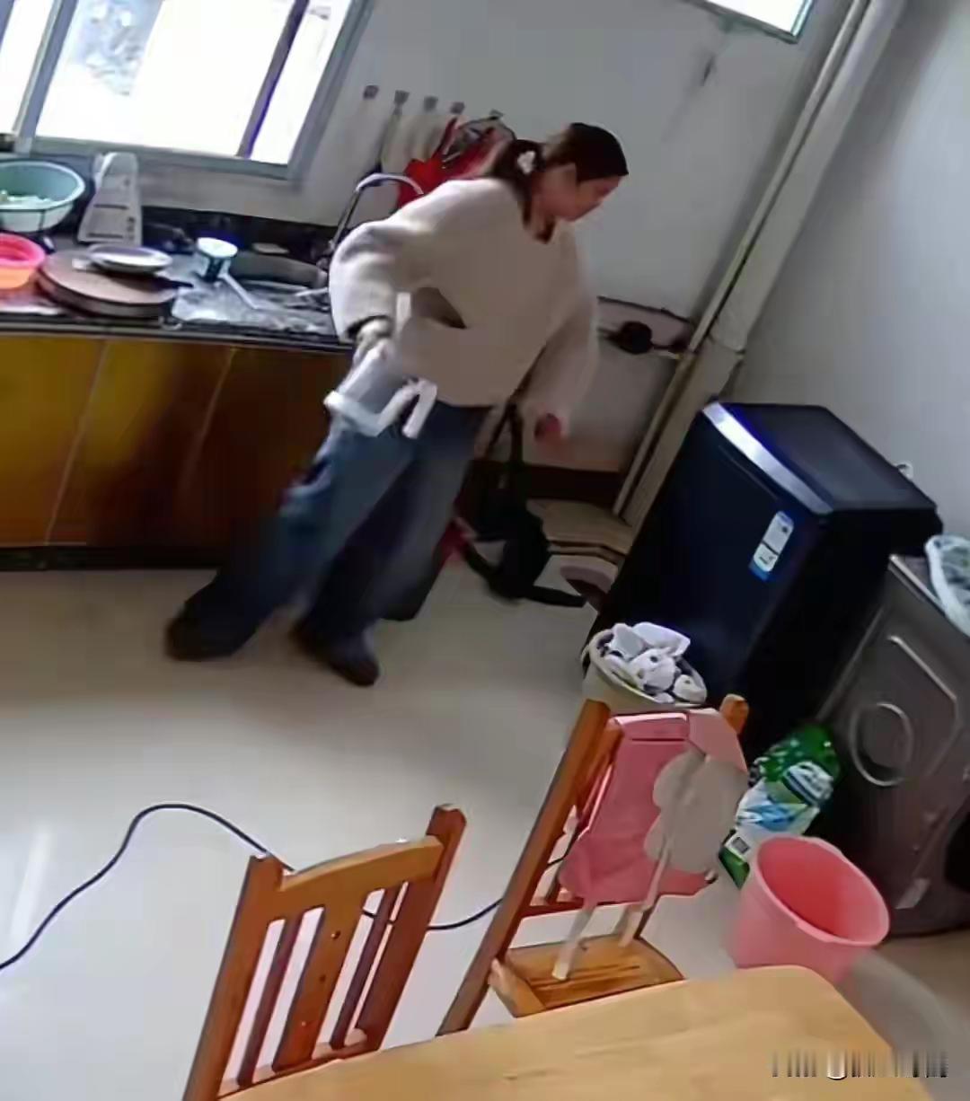 婆媳关系让母子反目，妯娌关系让兄弟结仇。由此想起老祖宗之言：亲兄弟明算帐，分家单