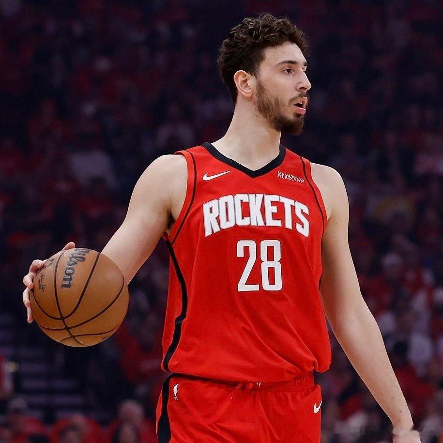 在NBA季后赛历史上，场均达成生涯20分10篮板5助攻的球员有：1. 阿尔佩伦·
