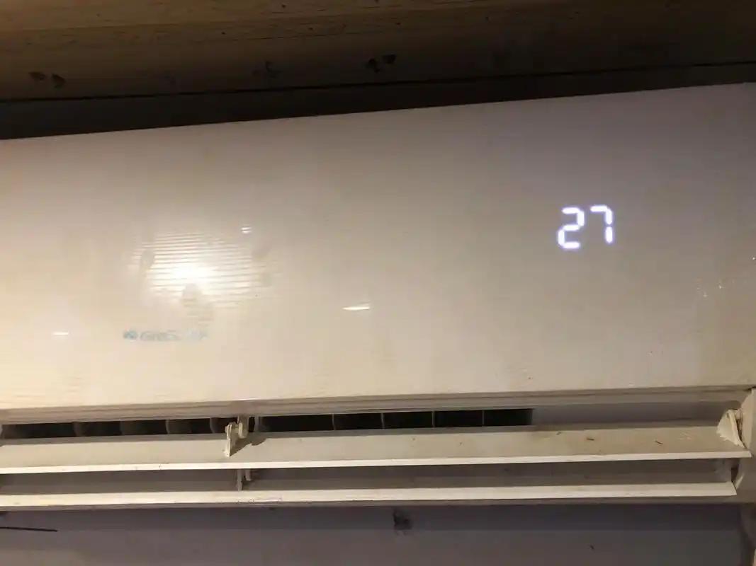 我们家的空调一般开的是27度，不高不低，温度正好，不冷不热刚刚好。