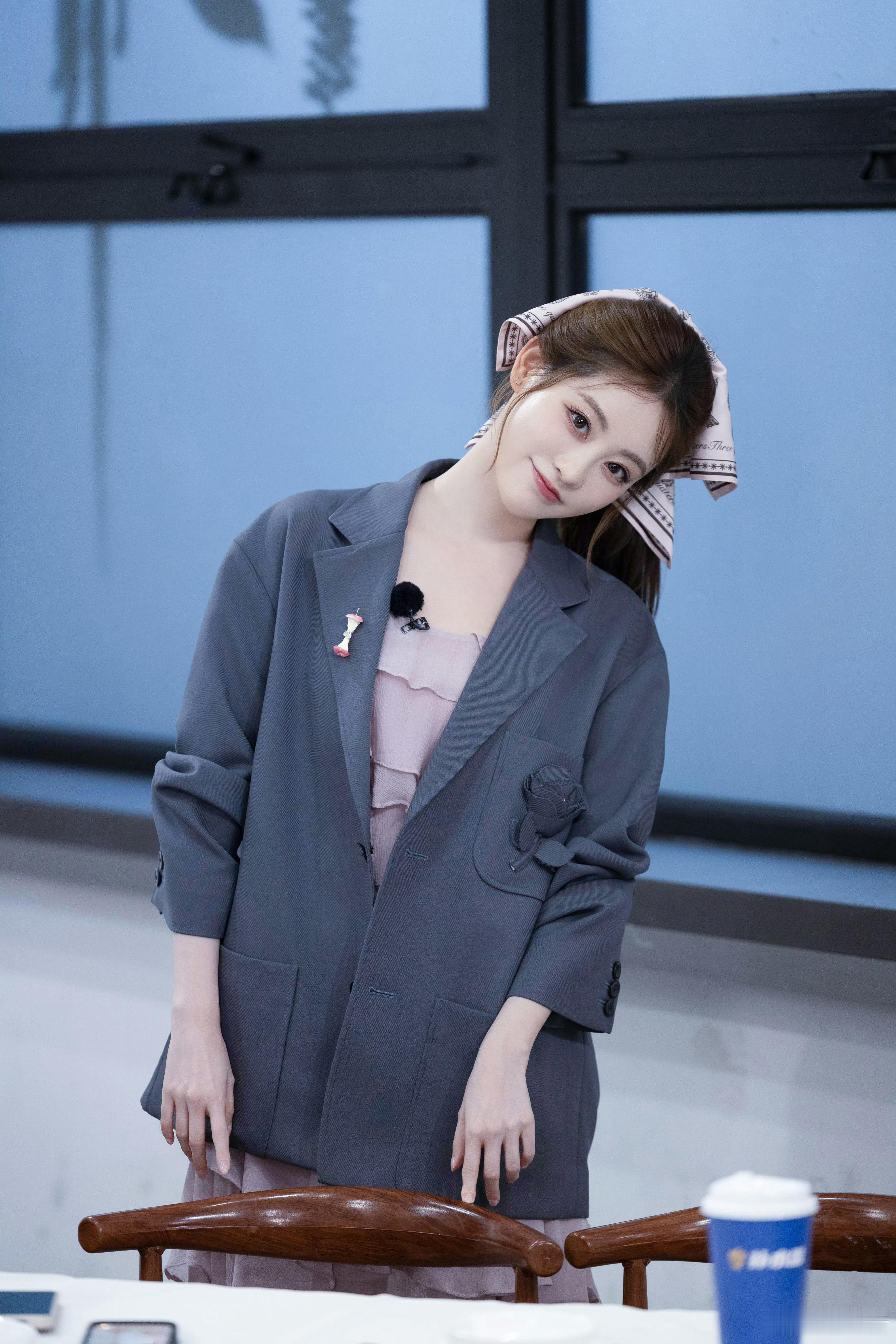 祝绪丹团宠实锤 刷到浪姐踢球片段，祝绪丹一上场姐姐们就无脑夸，说“踢到球就是胜利