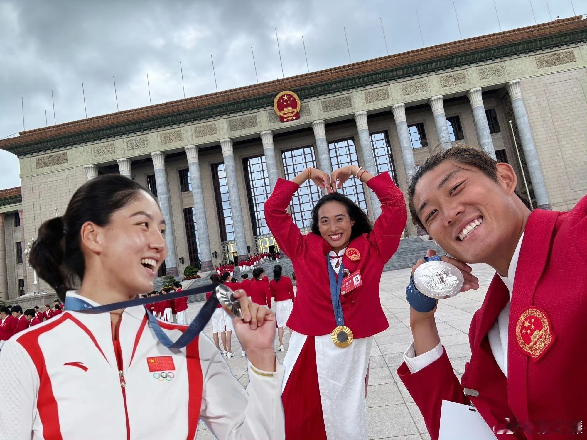 郑钦文拟获全国先进表彰🎾恭喜郑钦文、王欣瑜和张之臻均入选了全国体育系统先进个人