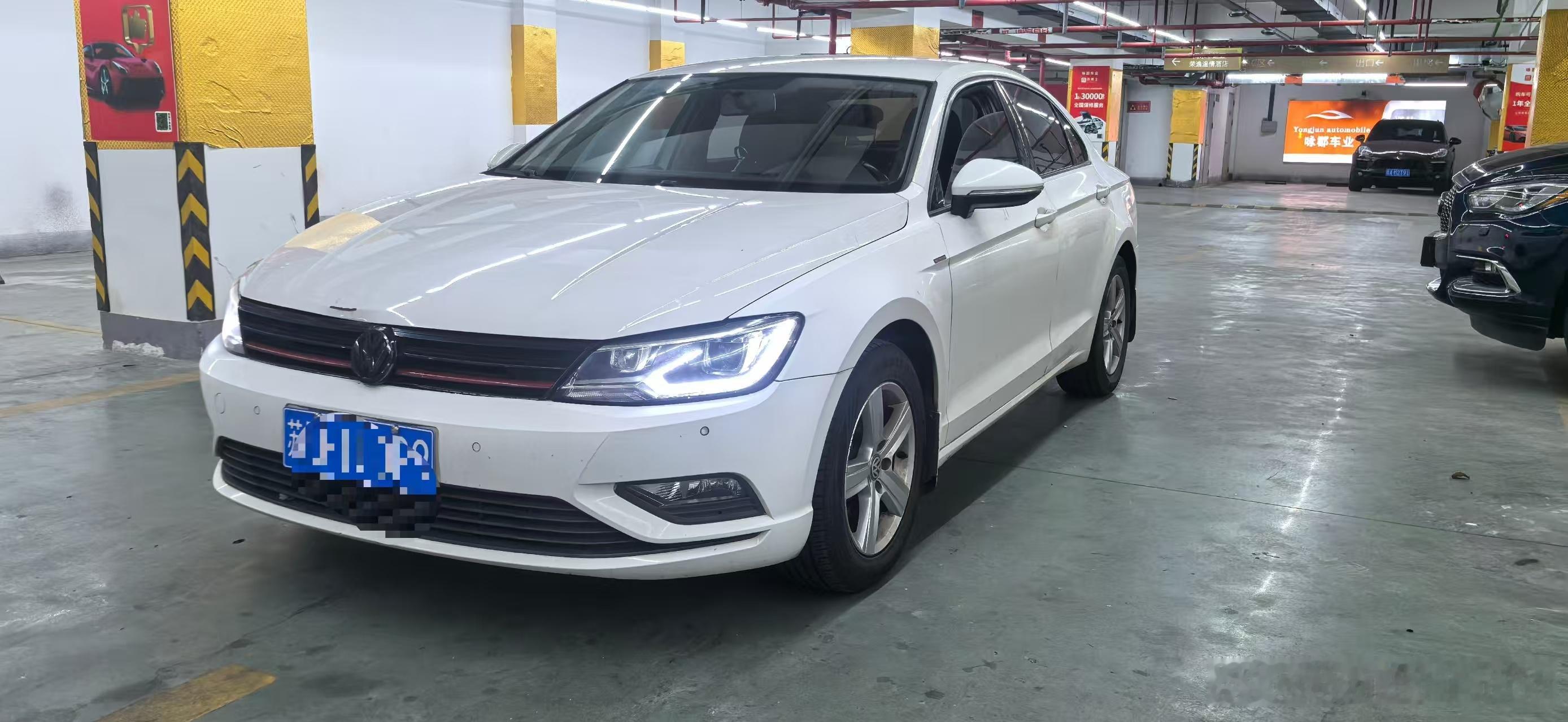 新到一台大众宽体轿车，大众凌渡230TSI时尚，零理赔，15.9月份上牌，个人一