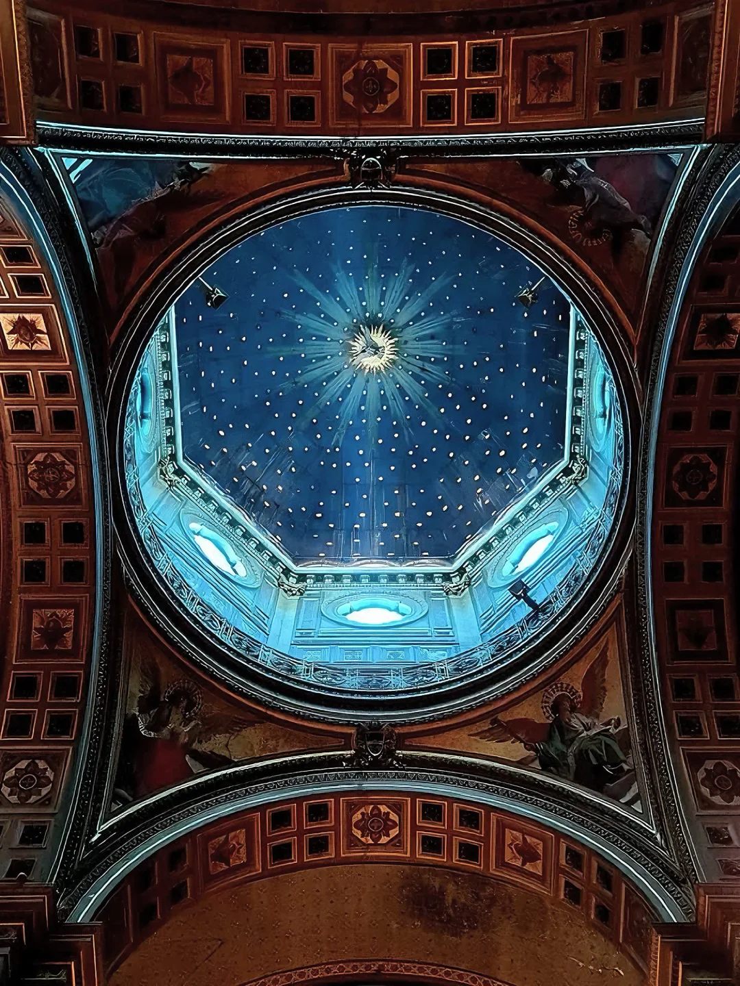 在罗马遇到了最浪漫的教堂✨宛如星空宇宙...