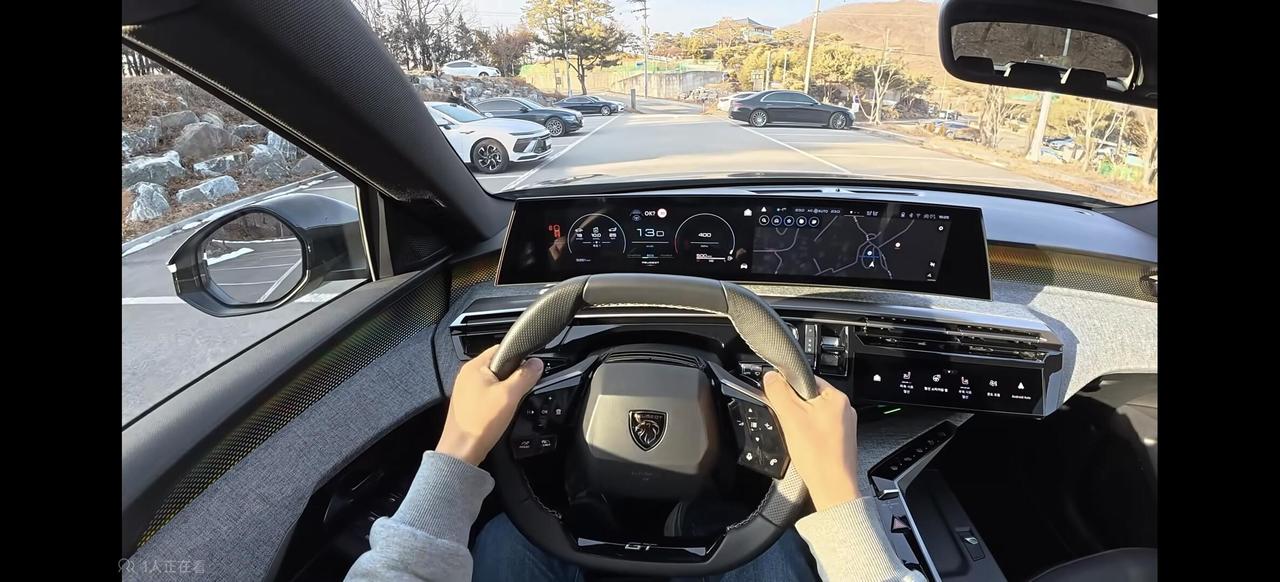 标致内饰，真的能算顶尖吗？

把范围放在非豪华品牌里，标致这几年的内饰，确实是有