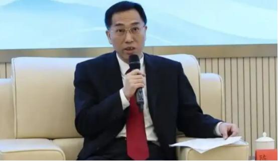 未经证实的消息，法学界权威陈枫老师可能捅“马蜂窝”了，他提议对来华留学生实行落地