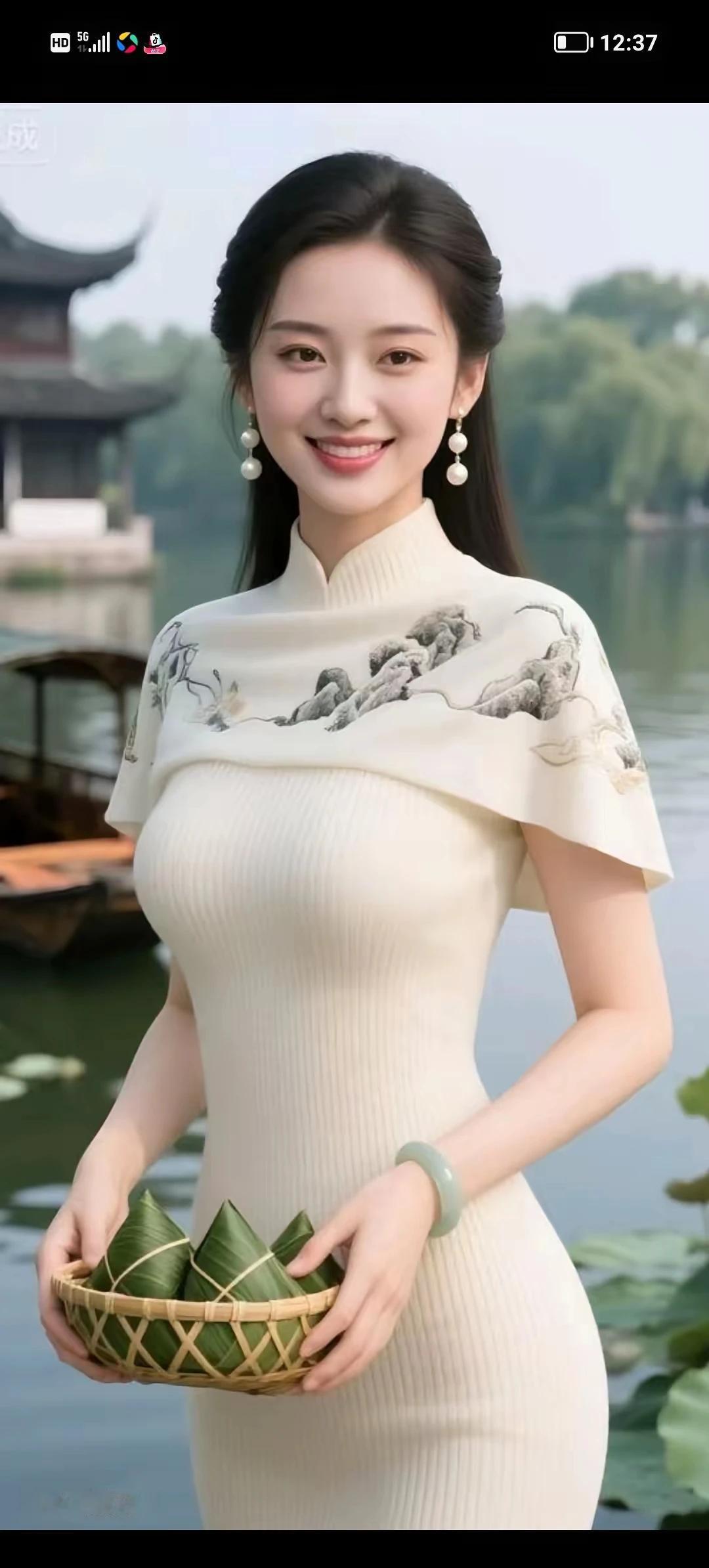 《旧诺》
  长街柳岸忆初逢，
絮语柔波映月瞳。
影碎灯昏星寂寂，
衾寒枕冷梦空