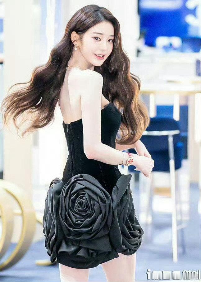 张元英回眸新闻图救命！张元英回眸新闻图也太能打了！每家新闻社的镜头都 hold 