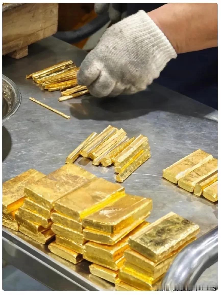 昨天没卖黄金的人，
今天估计肠子都悔清了吧，
不是因为黄金昨昨天大涨价，而是
今