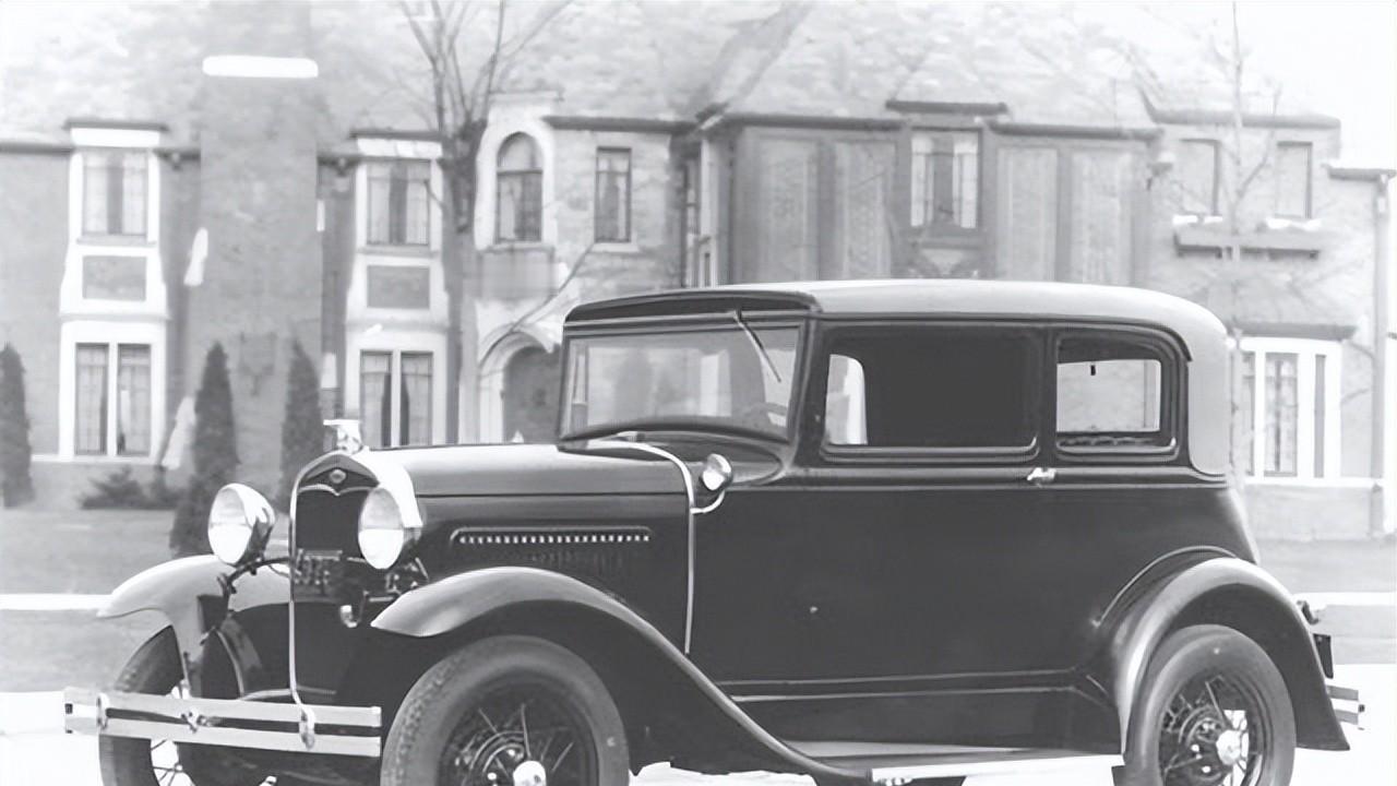 民国二十一年，刚从英国回来不久的老舍出任齐鲁大学教授，一边教学一边搞文学创作，此