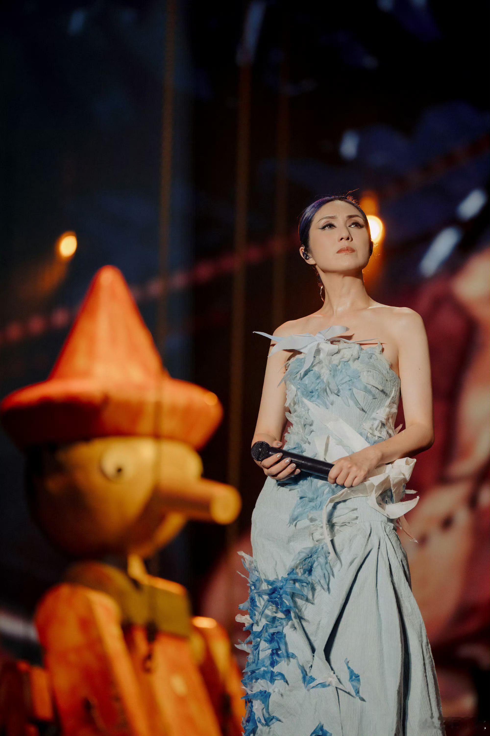 #杨千嬅说樊振东唱得好# 这是什么梦幻联动，昨天樊振东清唱完杨千嬅的野孩子，迅速