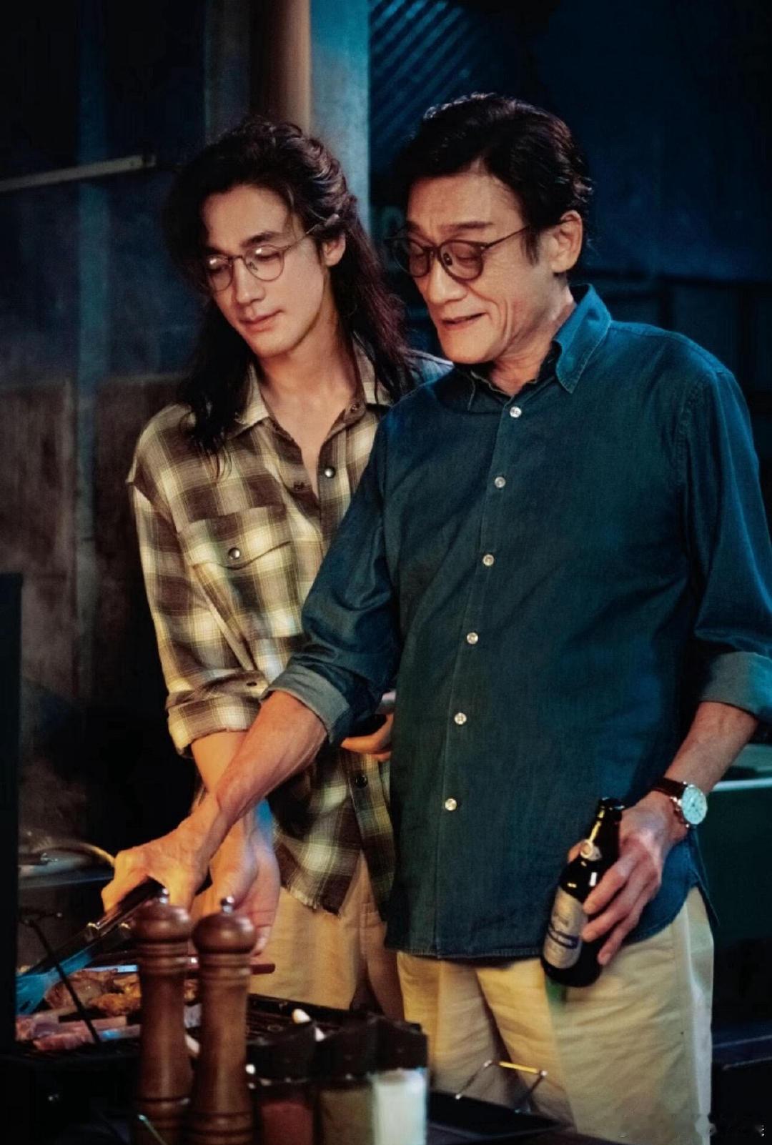 要说最硬核的养父文学，《捕风追影》里的傅隆生绝对榜上有名！这个狼王养父用亲情束缚