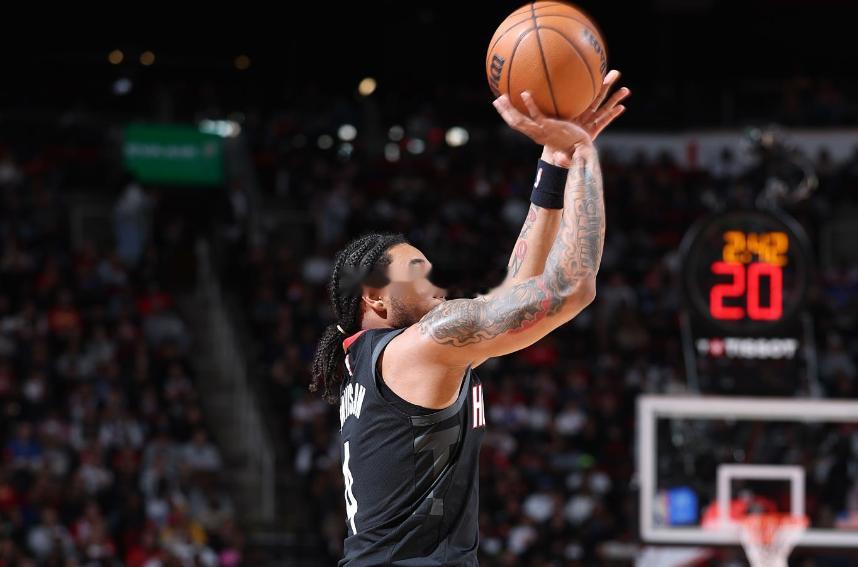 乌度卡自己也知道，球队需要一个组织者，所以即使一百个不愿意也只能让戴维森上去。但