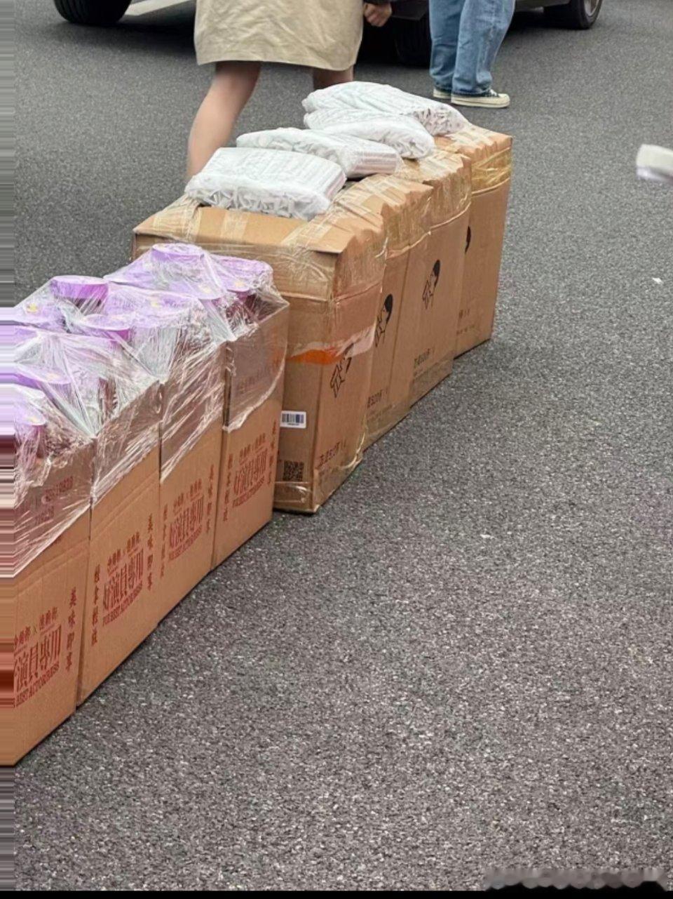 张凌赫归鸾杀青，人还没到，给粉丝的逆应援已经到了 