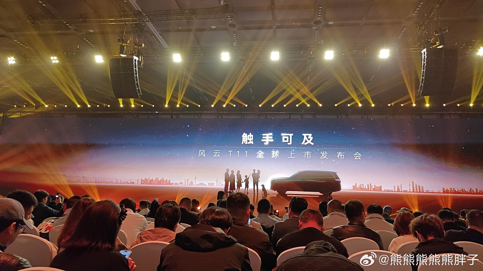 羡慕能看山河枕 的你们[泪]~而我还在上班~啊啊啊啊啊~好不好看啊，到底~ ​​