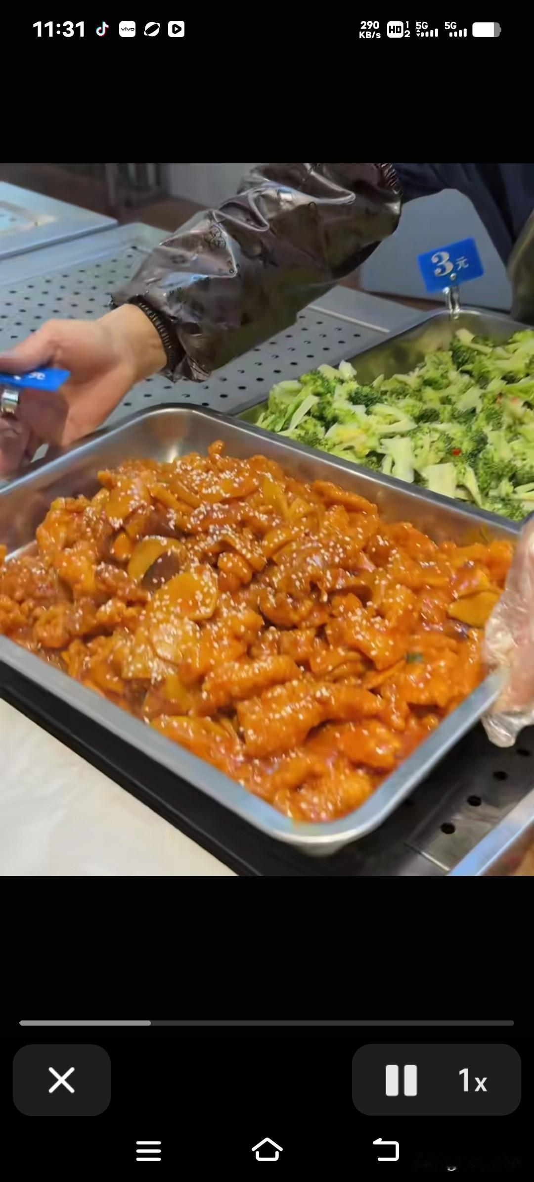 浙大食堂的8块8螃蟹也太馋人了吧！这价格要是放校外，估计连买条蟹腿都费劲  
