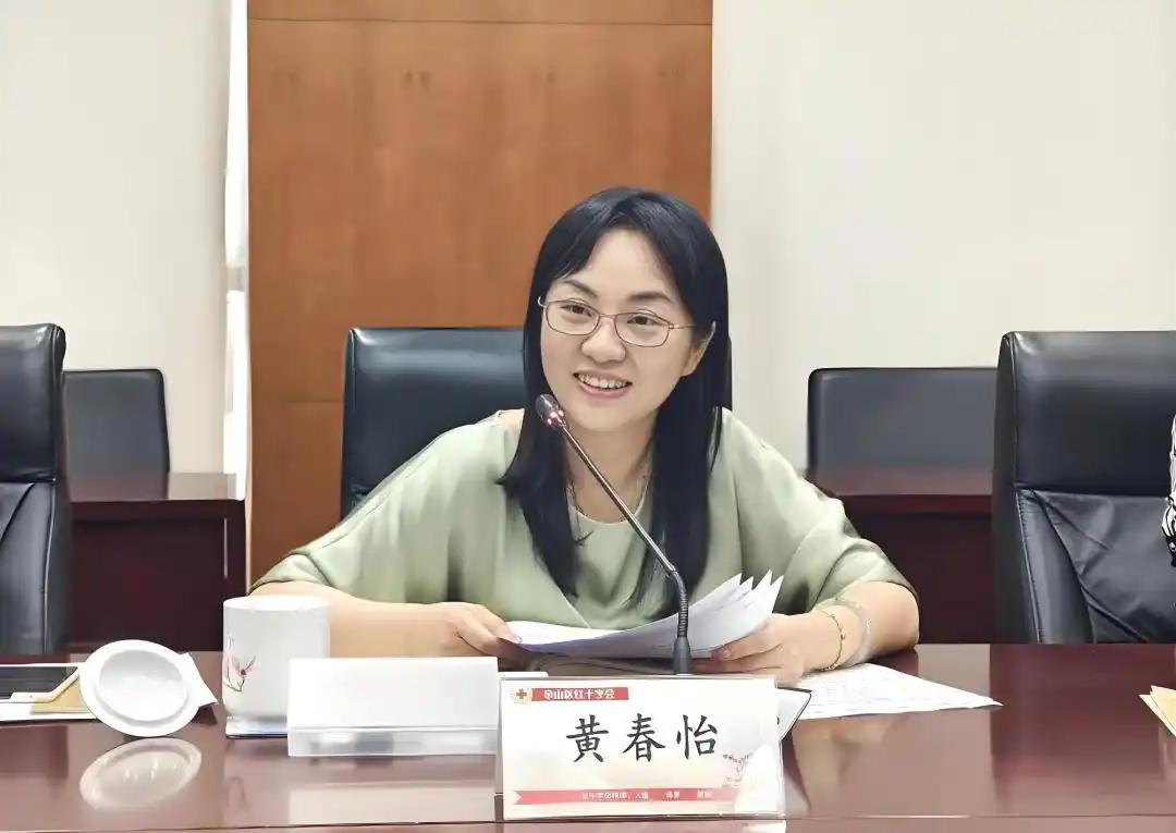 48岁的黄春怡，升任新职不满10个月任上被查，一切才刚开始就戛然结束了。据上海市