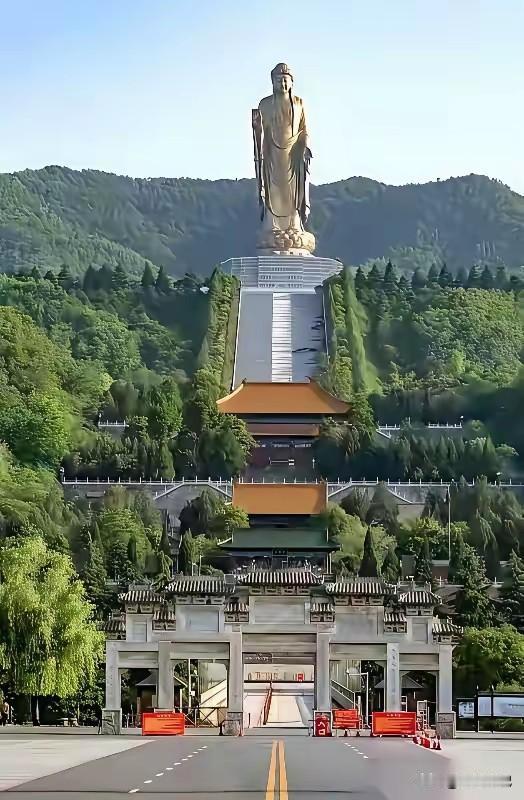 假如有来生，你还愿意再来吗？

说实话，我认真想过这个问题。

人间确实挺累的。