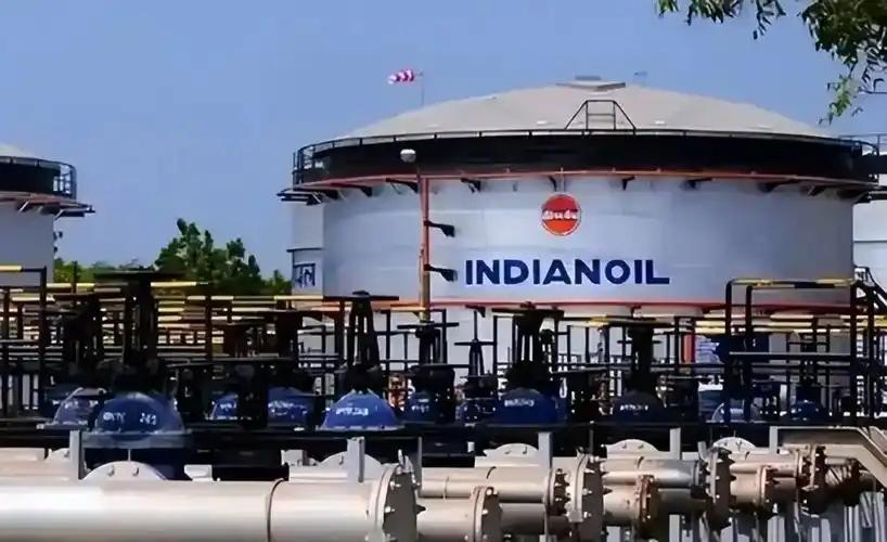 欠中国450亿还没还完，委内瑞拉的油先运到了印度——每天41.7万桶。

麻烦看