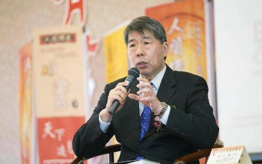 台湾学者张亚中在访谈中对台湾网红馆长说：我真的是很佩服你，你到大陆去一趟后，你说