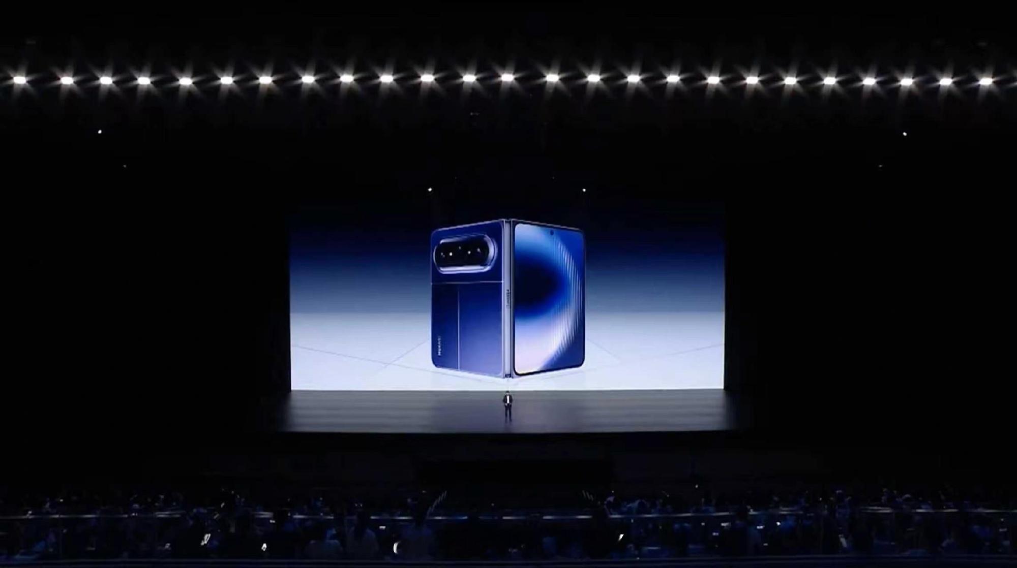 华为大阔折首发支持全新手写笔全新手写笔，书写精准顺滑，灵感随时捕捉。内置天生会画