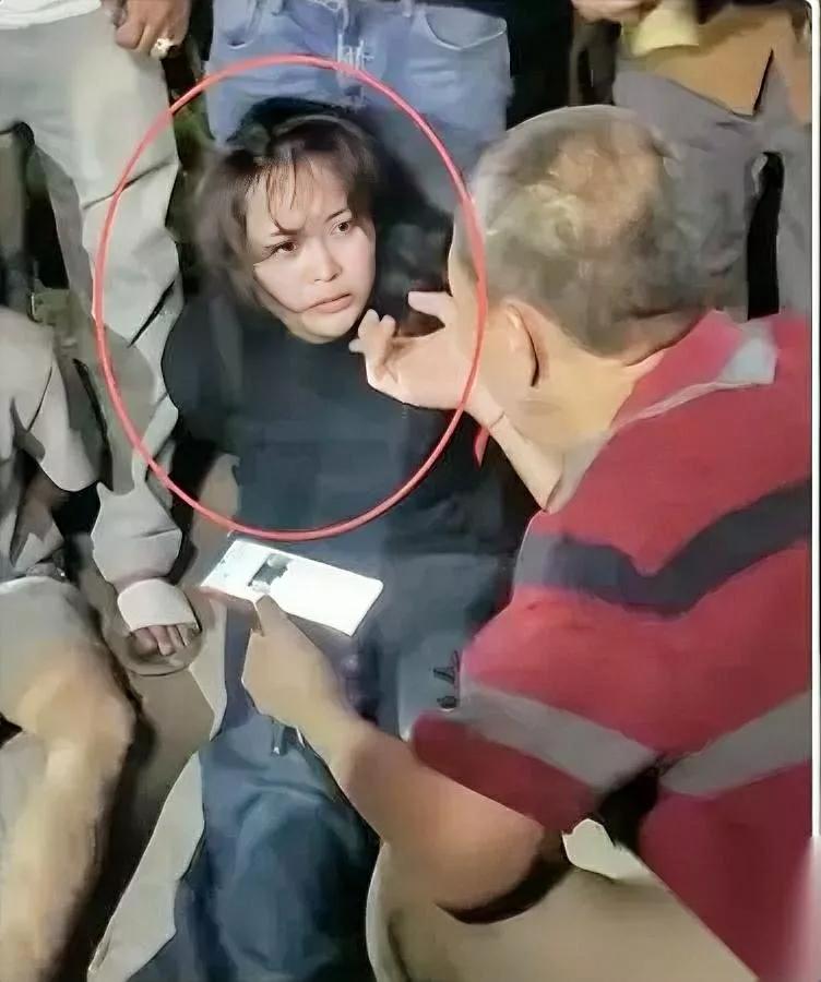 柬埔寨女人火了！

抢男友惊到全网

但这事真能夸吗？最近一位女生为救男友，竟在