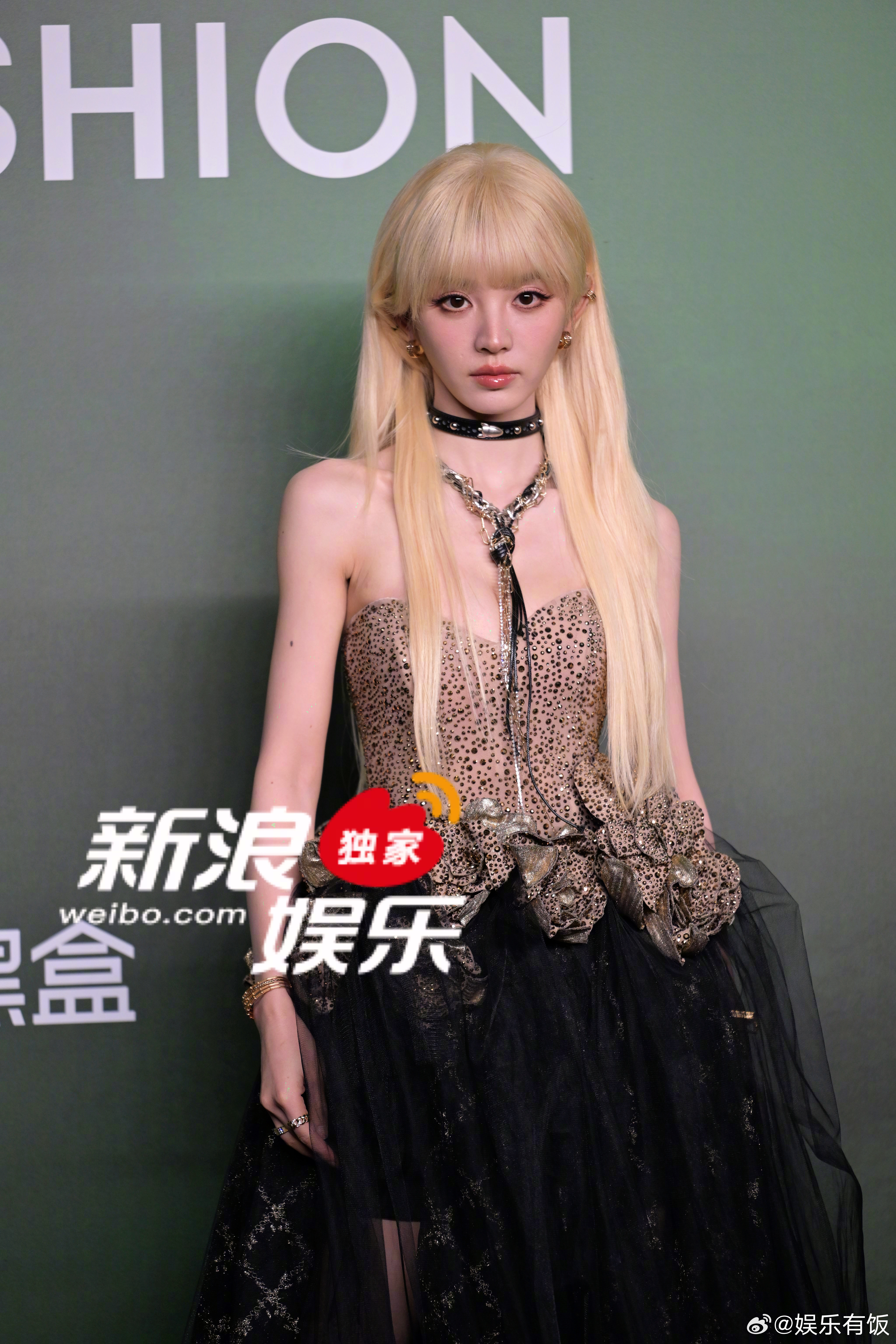 田曦薇金发恶女谁给田曦薇递各恶女本子 亮相vogue红毯，金发的小田太美了[泪]