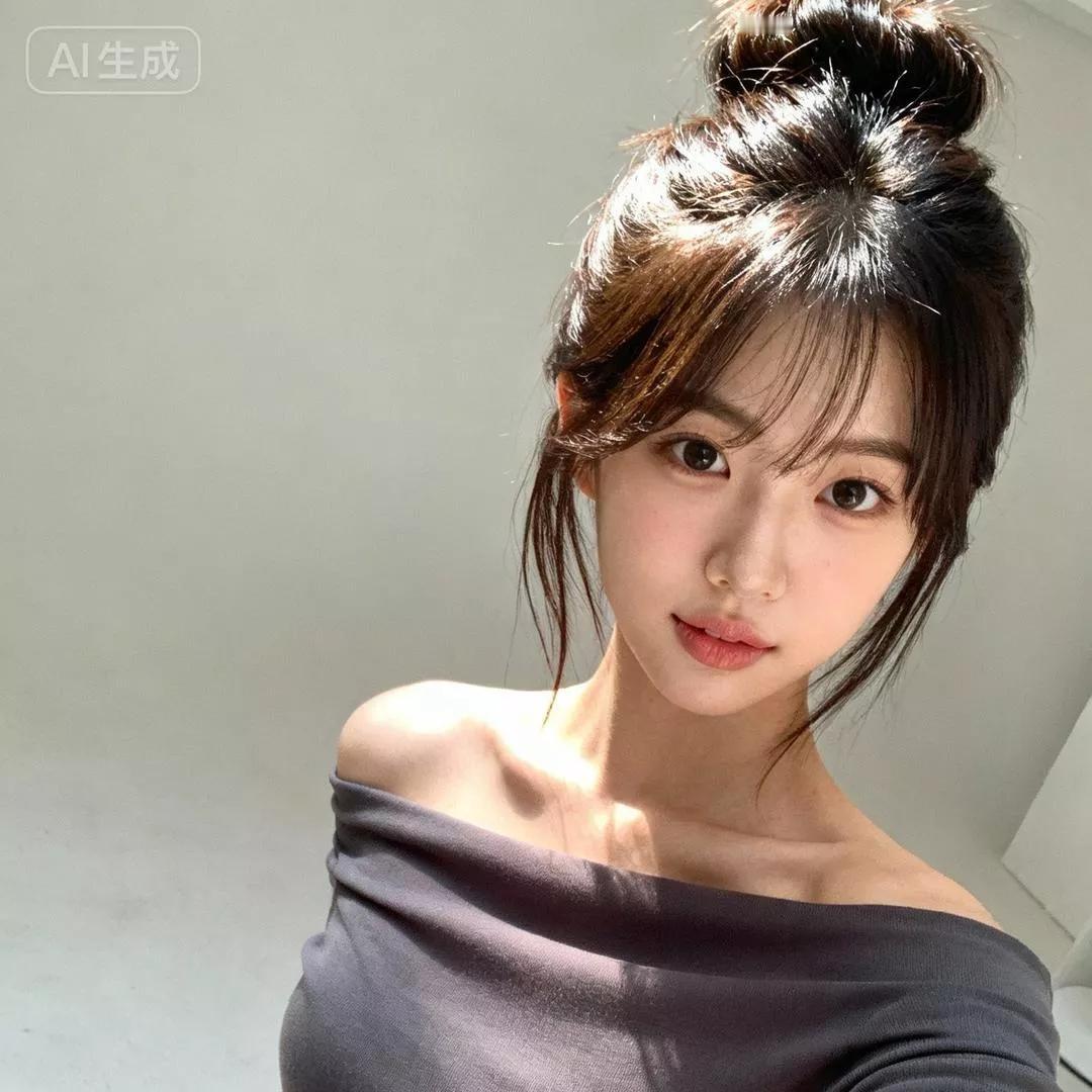 镜中人影，映出如画容颜。粉裳花影照 镜中娇影