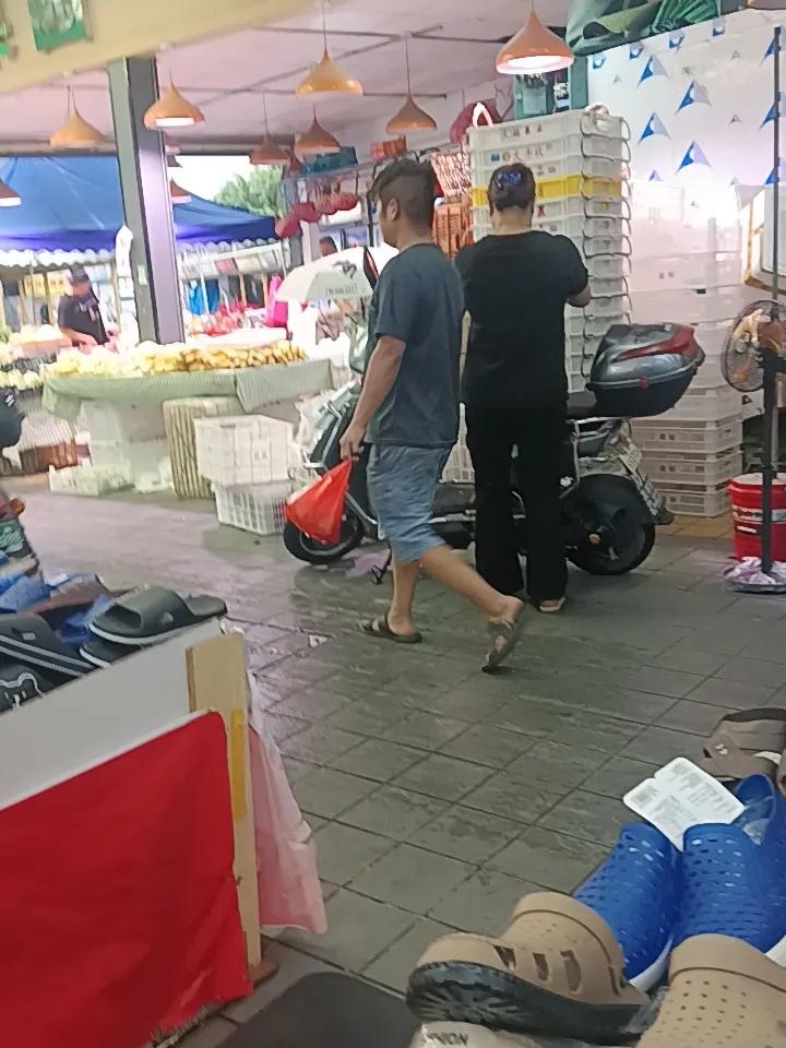 生活欺骗了你，不要怕，主要是一日三餐还有就是美好的生活。

人不怕贫穷，比贫穷的