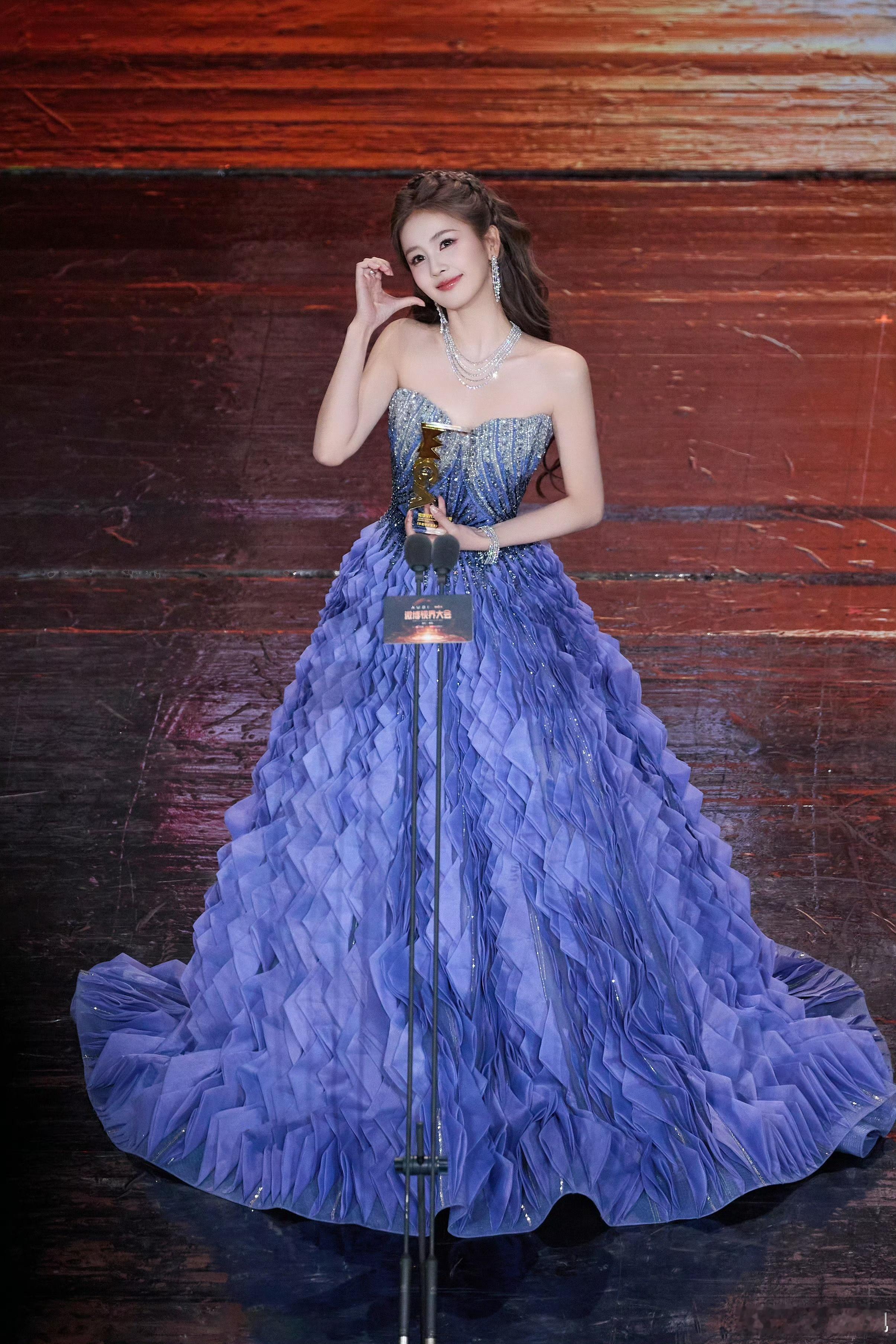 心有热爱，行有锋芒。欢娱影视演员荣获微博视界大会 “年度榜样演员”！以初心为引，