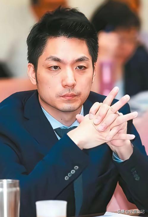 最近蒋家那边又传出消息，有后人站出来公开喊话，想把蒋介石和蒋经国的两口棺椁迁回大