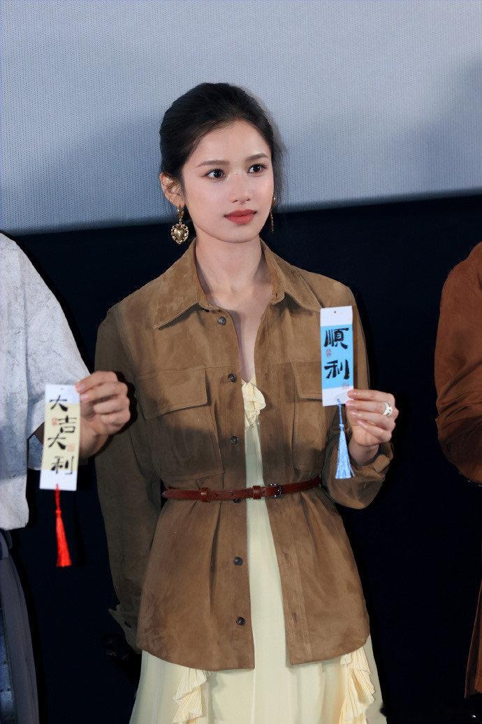 张婧仪三部破万剧联动庆生很少有演员能集齐三部破万作品同框庆生，平台的用心，全都藏