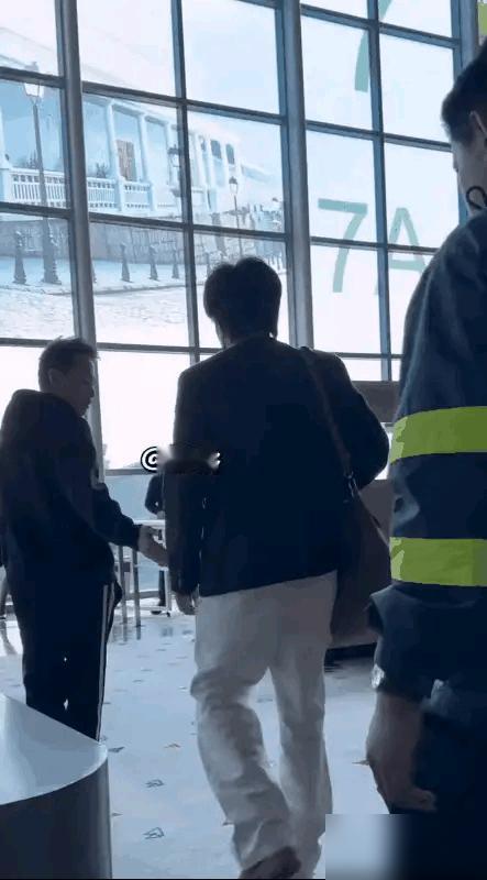 新鲜的王楚钦，结束了全运会，出发澳门，准备回京了！赛场下的王楚钦，果然不一样，又