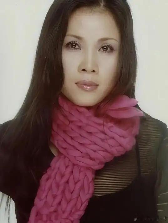 田震实力田震老了也是铿锵玫瑰 田震还是这么牛！《执着》经典永传，一开口唤醒回忆，