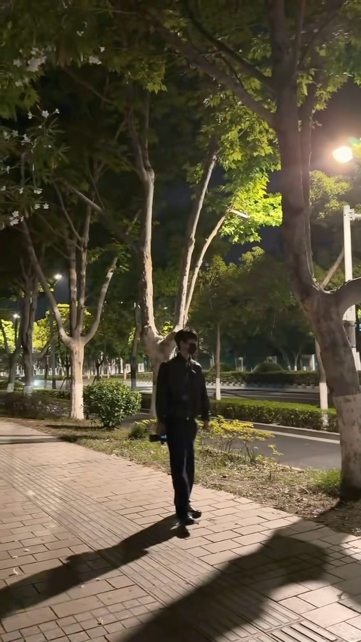 对于你来说刚好高考过了整整十年回母校很感慨吧哥哥 很少发这种抖呢🥺 